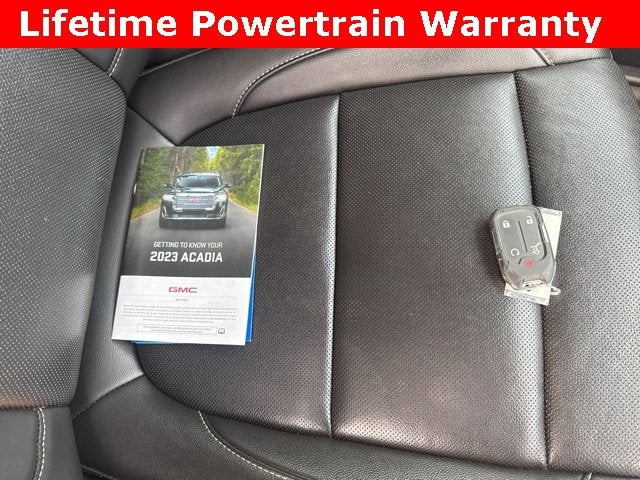 2023 GMC Acadia SLT