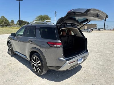 2023 Nissan Pathfinder Platinum