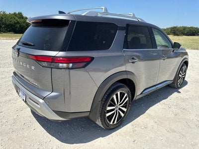 2023 Nissan Pathfinder Platinum