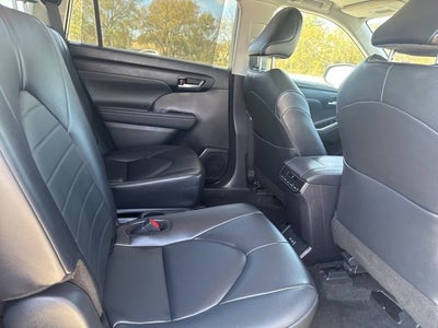 2024 Toyota Highlander LE