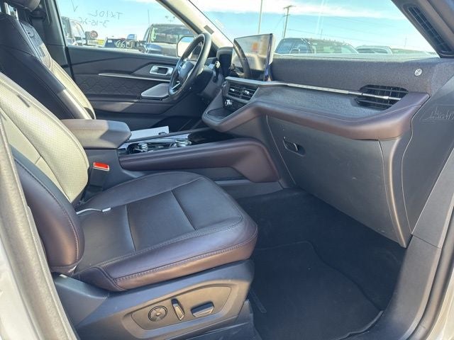 2025 Ford Explorer Platinum