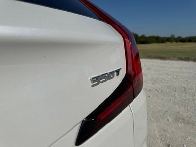 2022 Cadillac XT4 Premium Luxury