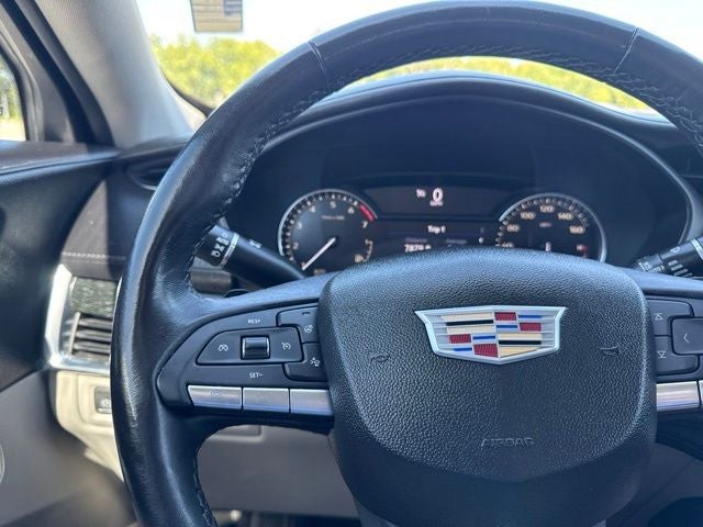 2022 Cadillac XT4 Premium Luxury