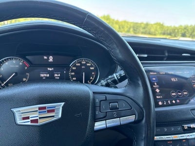 2022 Cadillac XT4 Premium Luxury