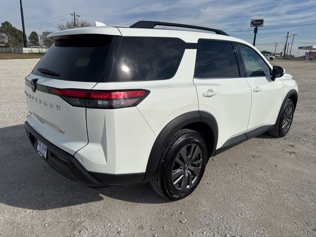 2024 Nissan Pathfinder SV
