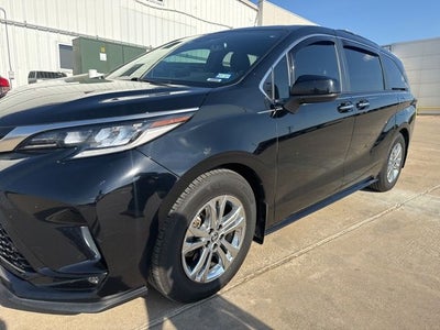 2023 Toyota Sienna XSE 7 Passenger