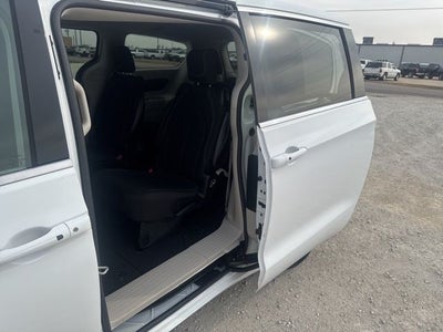 2024 Chrysler Voyager LX