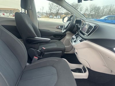 2024 Chrysler Voyager LX