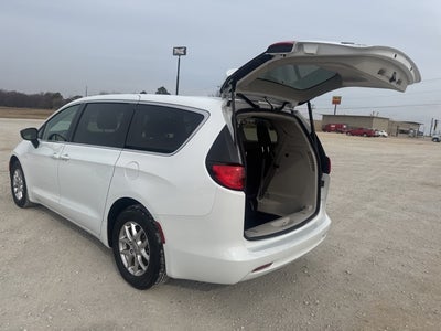2024 Chrysler Voyager LX