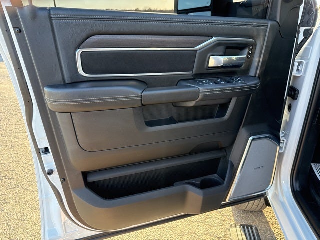 2025 RAM 3500 Laramie Crew Cab 4x4 8' Box